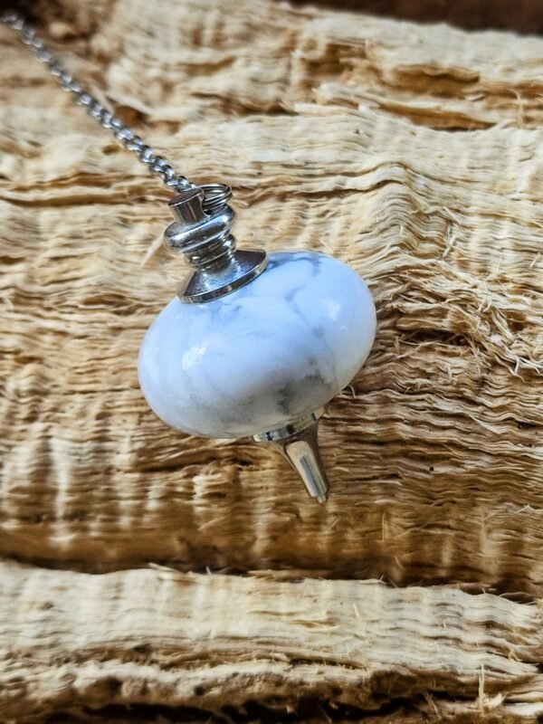 Pendule divinatoire en Howlite (pièce unique)
