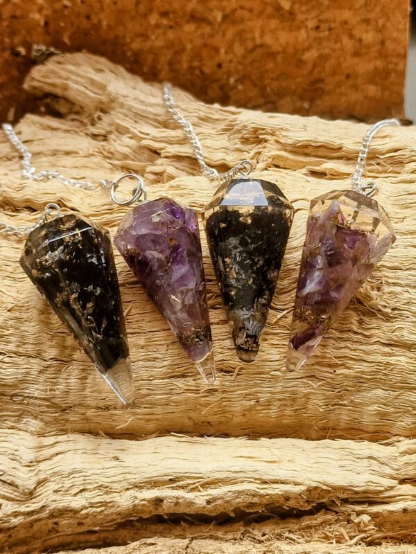 Pendule en orgonite pointe