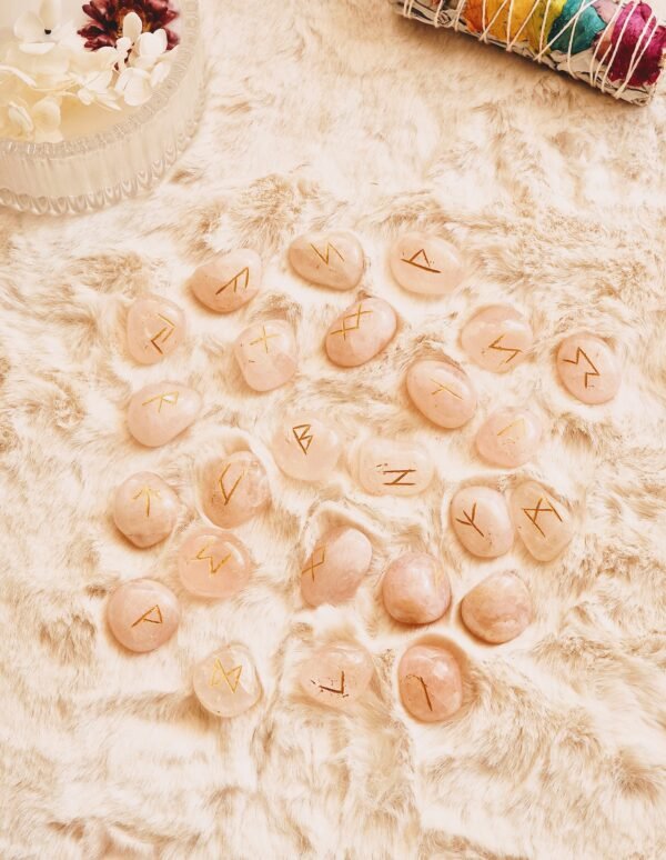 Runes divinatoires en Quartz Rose