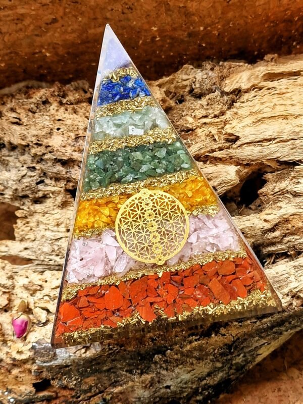 Big pyramide orgonite pierres 7 chakras