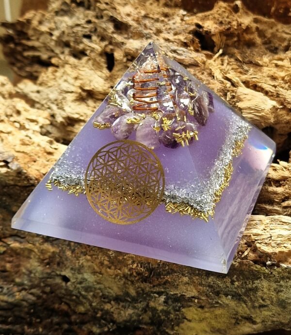 Pyramide en orgonite Fleur de vie et améthyste - Image 2