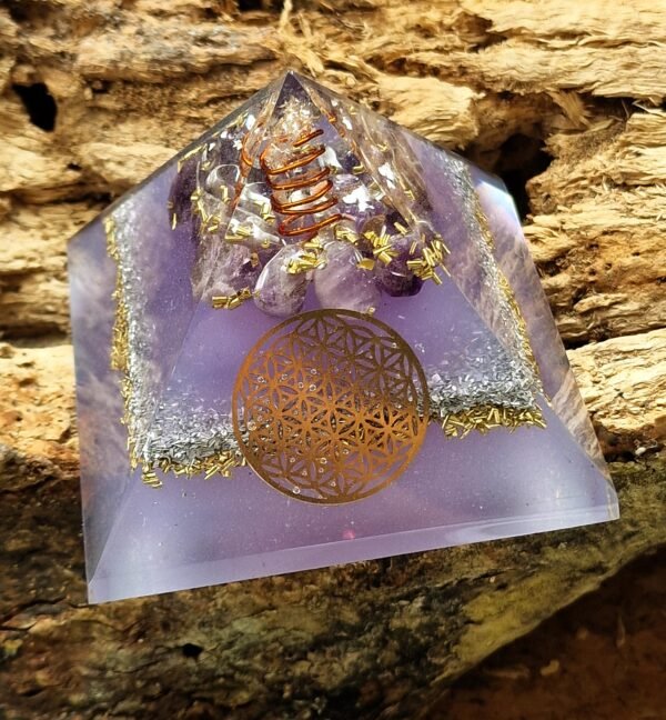 Pyramide en orgonite Fleur de vie et améthyste - Image 3