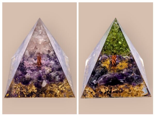 Pyramide en orgonite arbre et cristaux