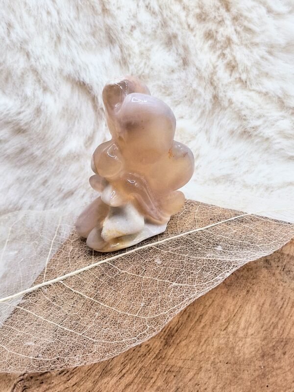 Fée en pierre naturelle sculptée et polie - Image 11