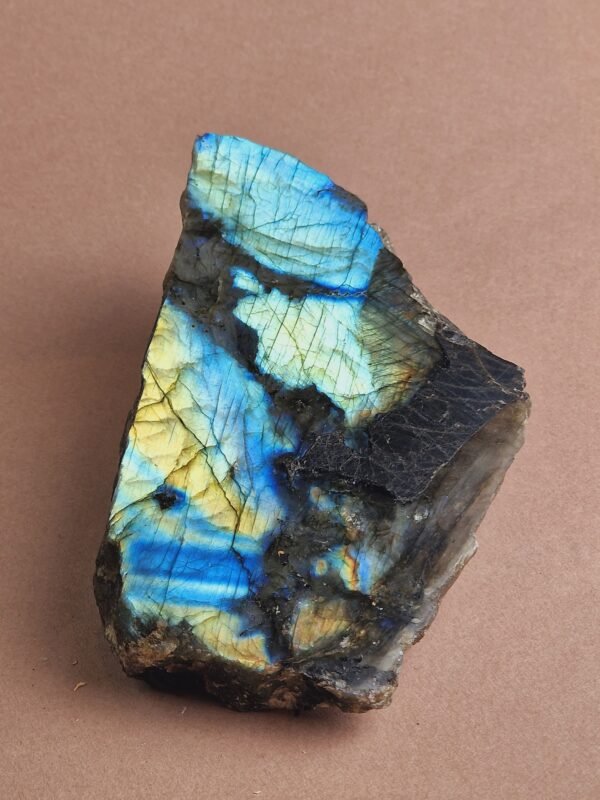 Labradorite semi-brute naturelle, Origine : Madagascar - Image 4