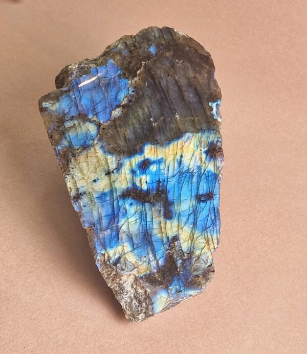 Labradorite semi-brute naturelle, Origine : Madagascar - Image 10