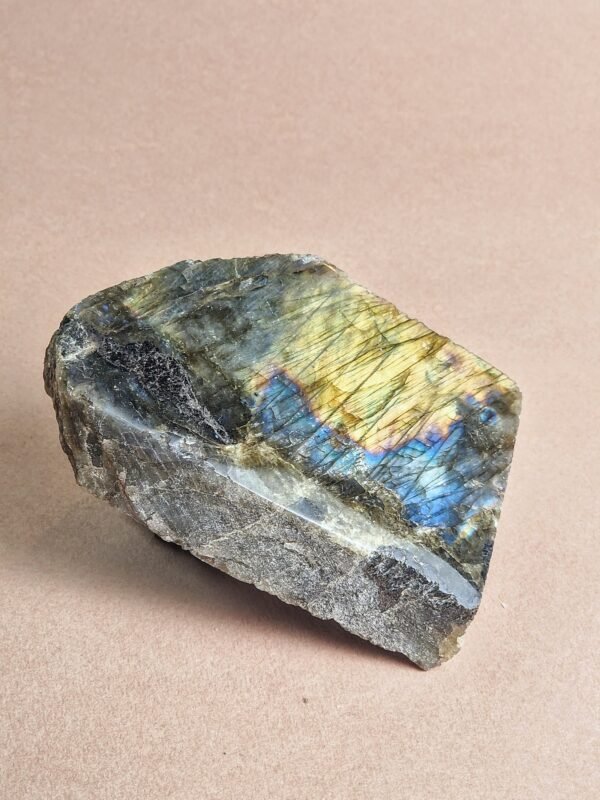Labradorite semi-brute naturelle, Origine : Madagascar - Image 5